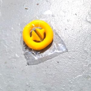 Fidget Snapper in yellow